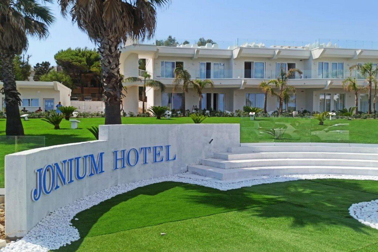 Jonium Hotel - Amazing Sea View And Swimming Pool Pulsano Exterior photo