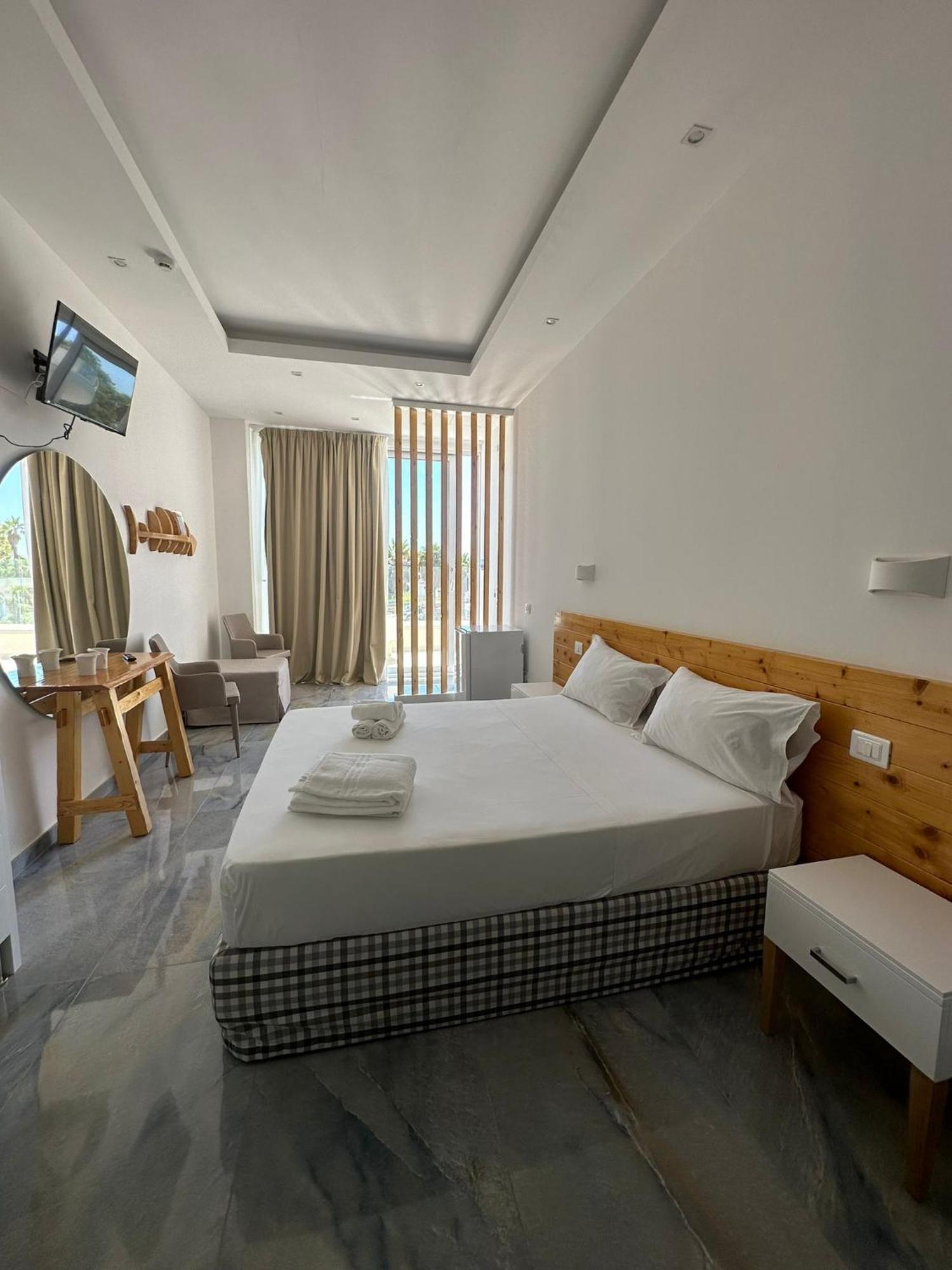 Jonium Hotel - Amazing Sea View And Swimming Pool Pulsano Exterior photo