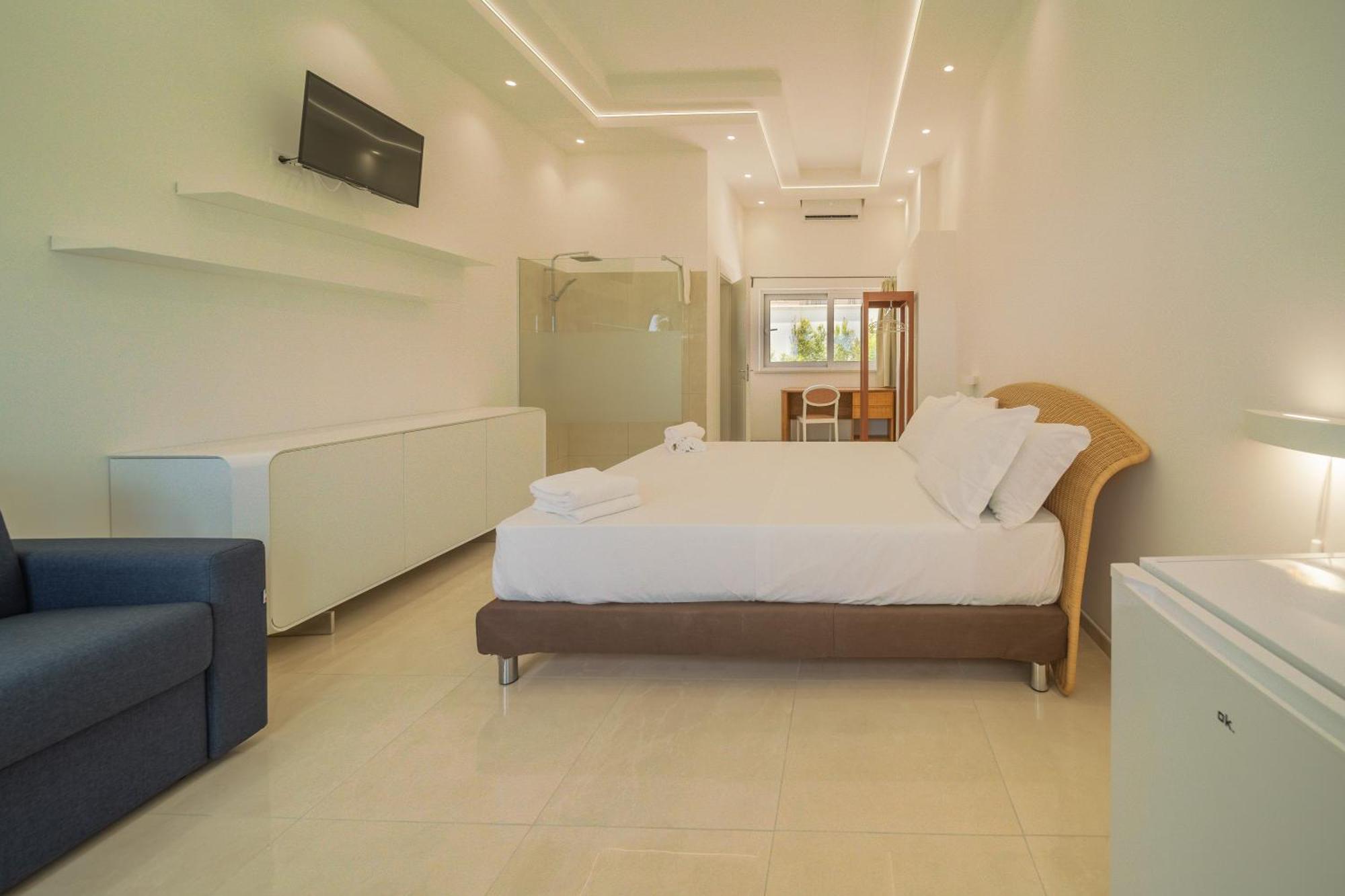 Jonium Hotel - Amazing Sea View And Swimming Pool Pulsano Exterior photo